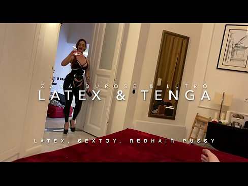 ❤️ Jaruma mai jajayen kaya sanye da rigar latex mai cin duri ❤️ Batsa ❤